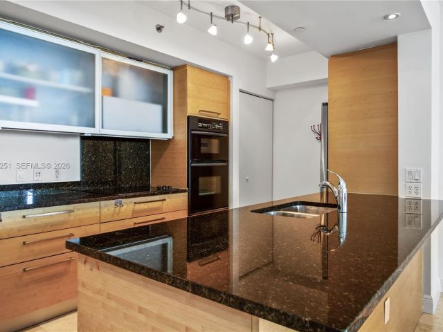 Apartment for rent  Unit #4204 - photo 7499755