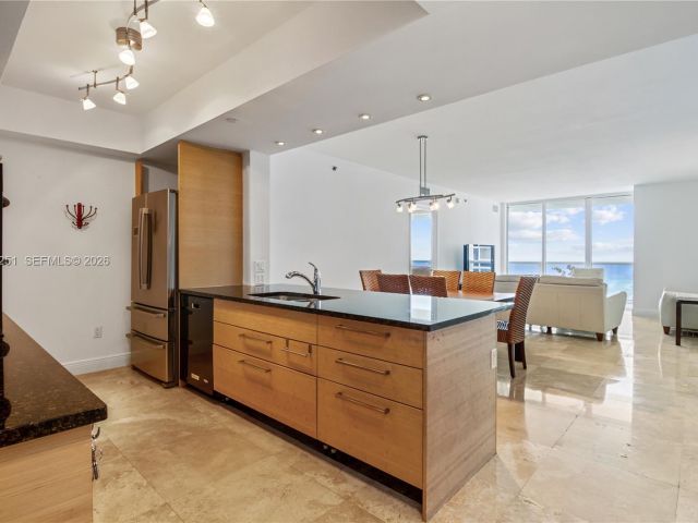 Apartment for rent  Unit #4204 - photo 7499756