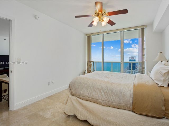 Apartment for rent  Unit #4204 - photo 7499765