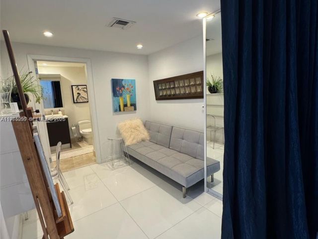 Apartment for rent  Unit #1802 - photo 7498647