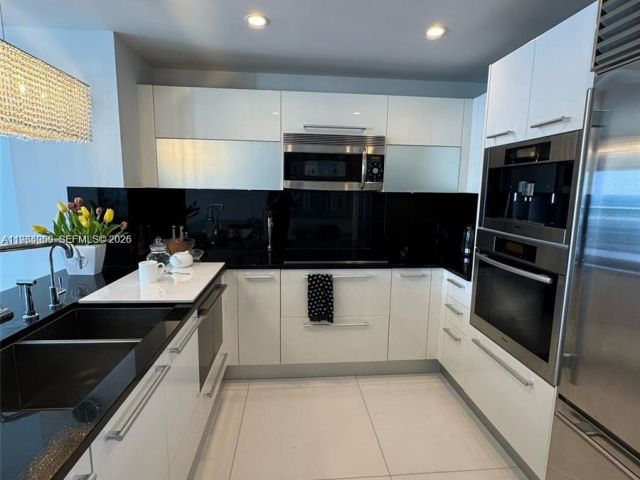 Apartment for rent  Unit #1802 - photo 7498661