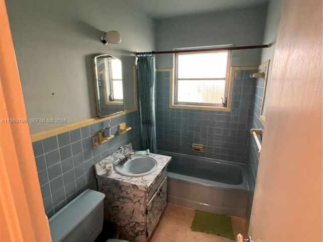 Home for sale at 812 Columbus Blvd - photo 7471676