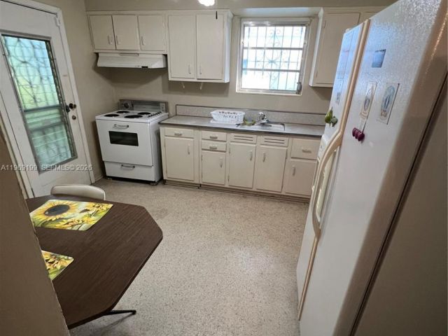 Home for sale at 812 Columbus Blvd - photo 7471684