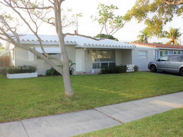 3-bedroom home for rent in Hollywood - 1900 N 32nd Ct - MondialRealty