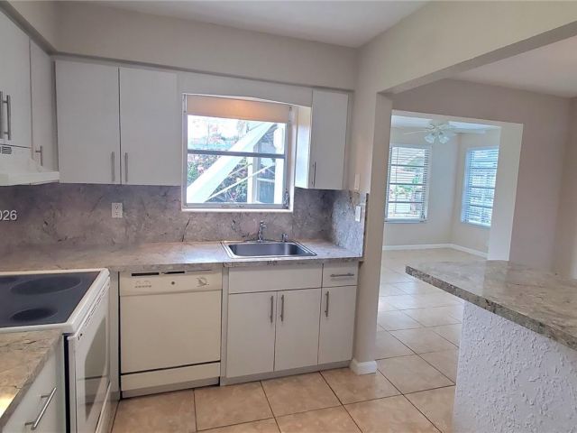 3-bedroom home for rent in Hollywood - 1900 N 32nd Ct - MondialRealty