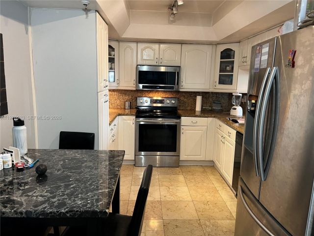 Apartment for rent  Unit #A610 - photo 7467500