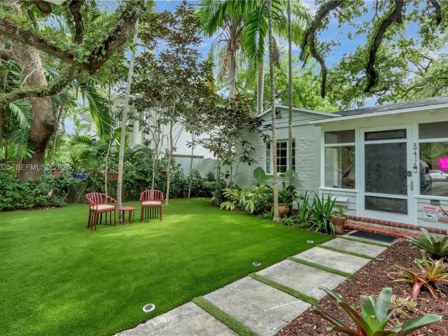 Home for sale at 842 NW 9th Ct - photo 7528587