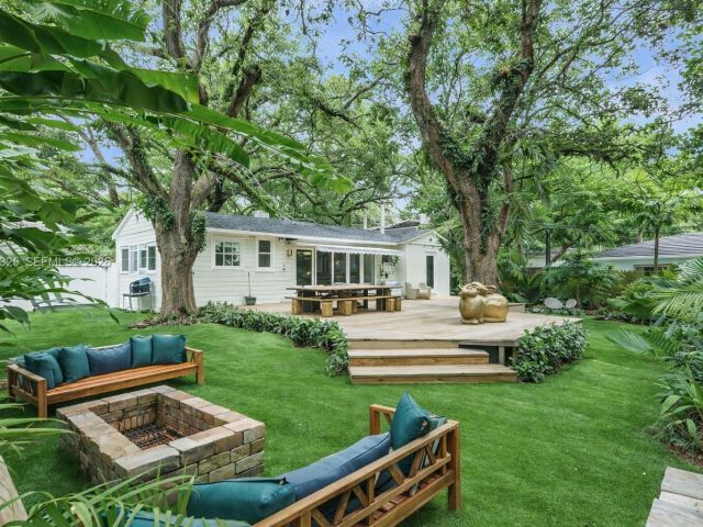 Home for sale at 842 NW 9th Ct - photo 7528590