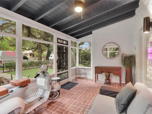 Home for sale at 842 NW 9th Ct - photo 7528591