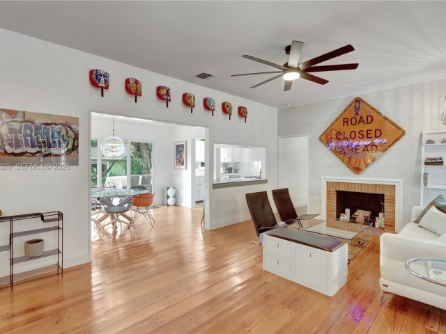 Home for sale at 842 NW 9th Ct - photo 7528593