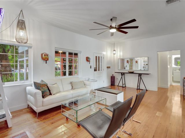 Home for sale at 842 NW 9th Ct - photo 7528594