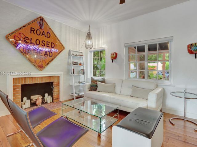 Home for sale at 842 NW 9th Ct - photo 7528595