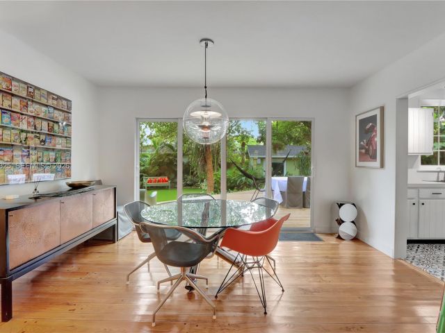 Home for sale at 842 NW 9th Ct - photo 7528596