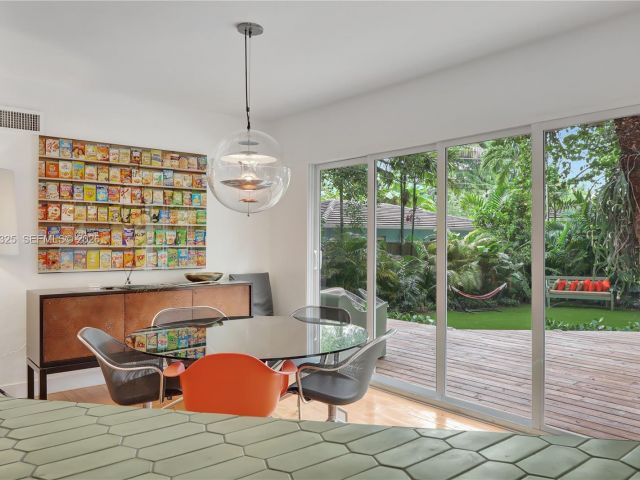 Home for sale at 842 NW 9th Ct - photo 7528597