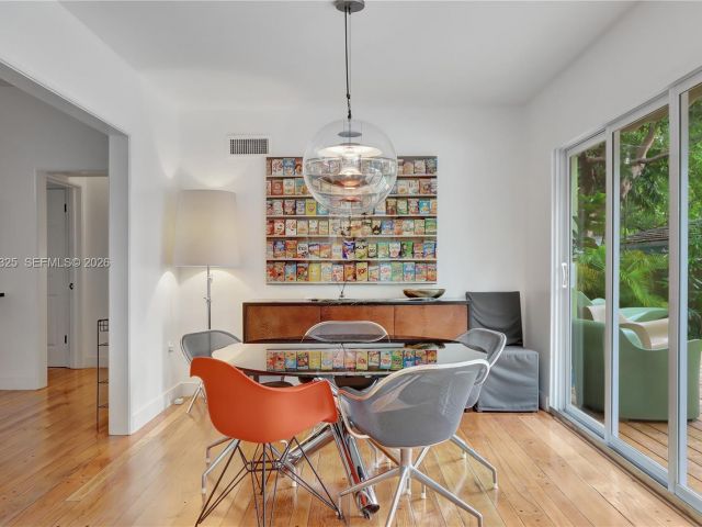 Home for sale at 842 NW 9th Ct - photo 7528598