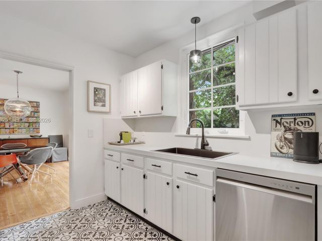 Home for sale at 842 NW 9th Ct - photo 7528601