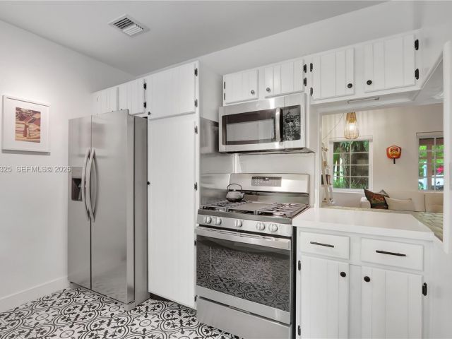 Home for sale at 842 NW 9th Ct - photo 7528602