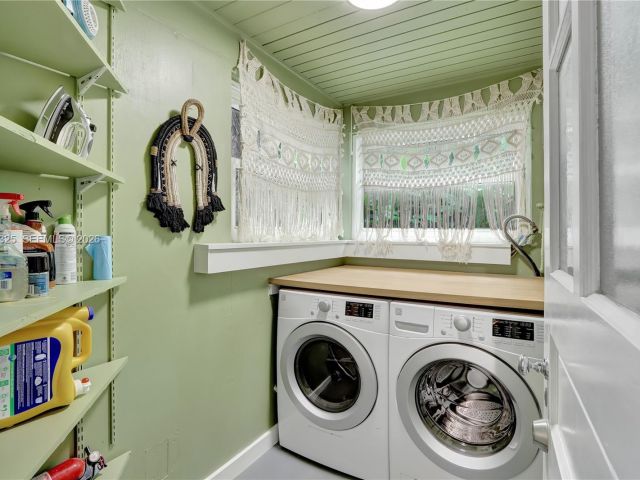 Home for sale at 842 NW 9th Ct - photo 7528603