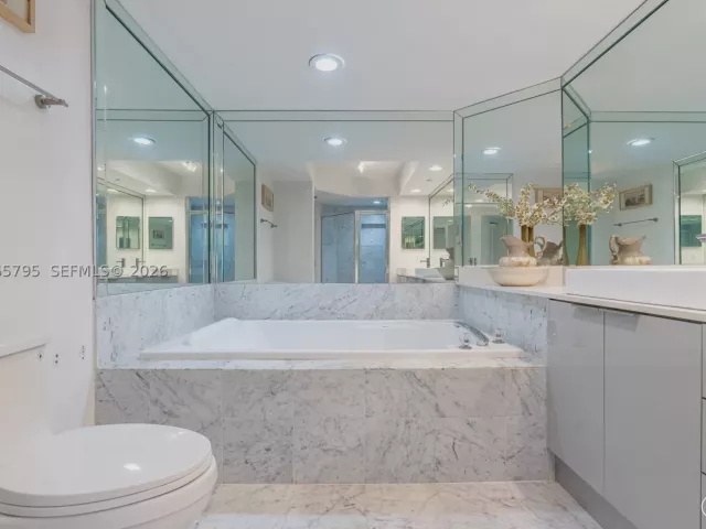 2-bedroom condo for sale in Sunny Isles Beach - 16400 Collins Ave 744 - MondialRealty