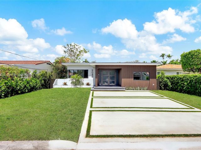 Home for sale at 9048 Dickens Ave - photo 7467198