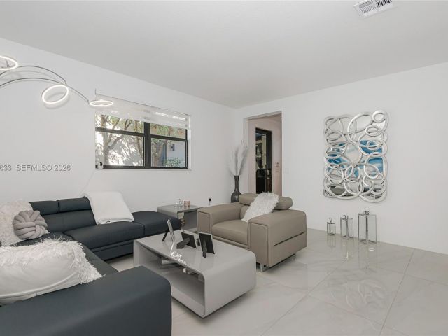 Home for rent at 7902 NW 105th Ct 7902 - photo 7517613