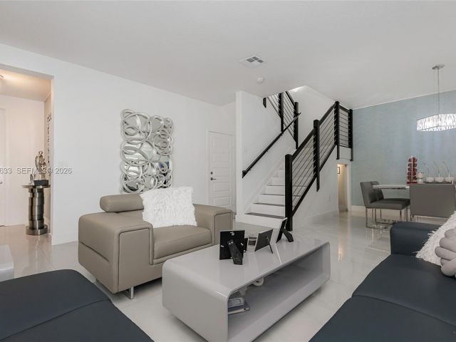 Home for rent at 7902 NW 105th Ct 7902 - photo 7517614