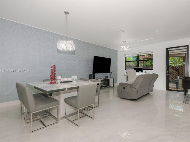 Home for rent at 7902 NW 105th Ct 7902 - photo 7517615