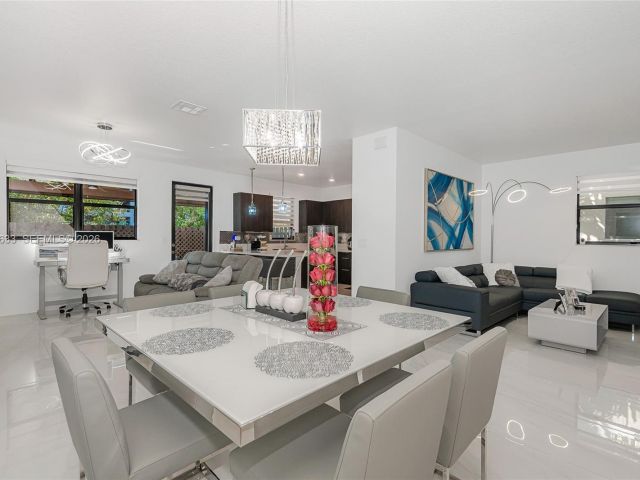 Home for rent at 7902 NW 105th Ct 7902 - photo 7517616