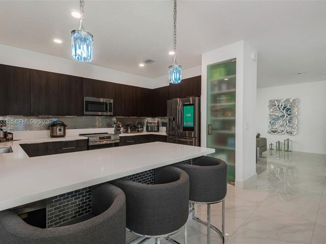 Home for rent at 7902 NW 105th Ct 7902 - photo 7517620