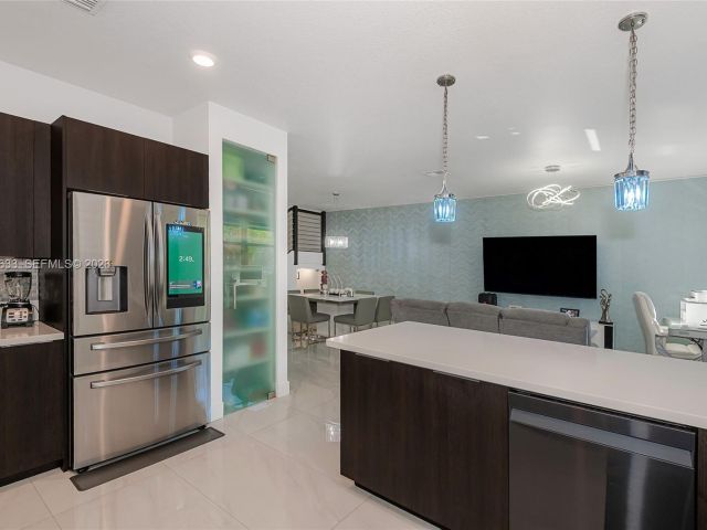 Home for rent at 7902 NW 105th Ct 7902 - photo 7517623