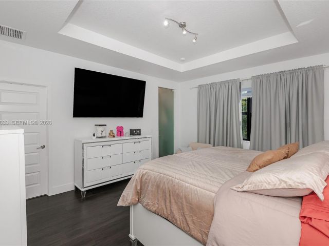 Home for rent at 7902 NW 105th Ct 7902 - photo 7517626