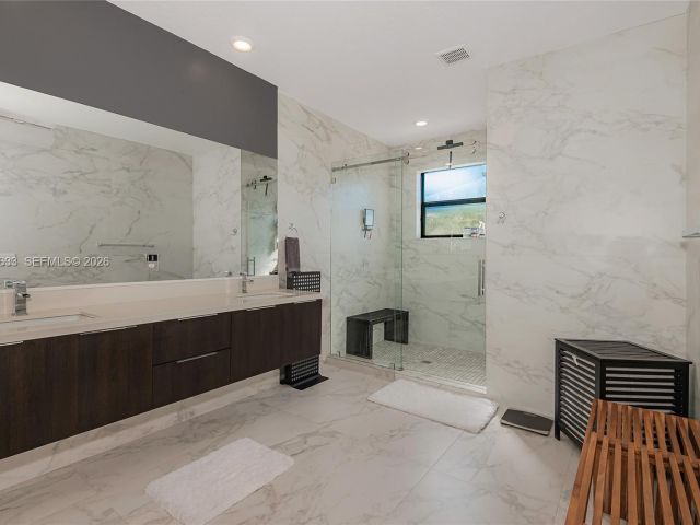 Home for rent at 7902 NW 105th Ct 7902 - photo 7517629