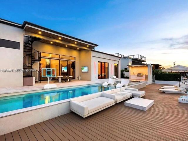 Home for sale at 2225 NE 19th St - photo 7483432