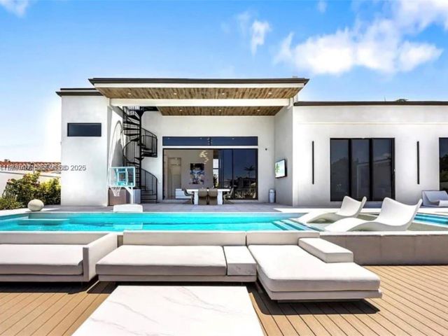 Home for sale at 2225 NE 19th St - photo 7483438