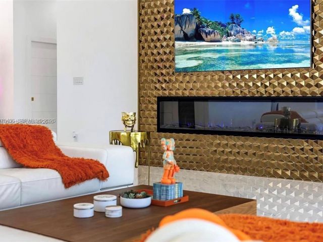 Home for sale at 2225 NE 19th St - photo 7483445