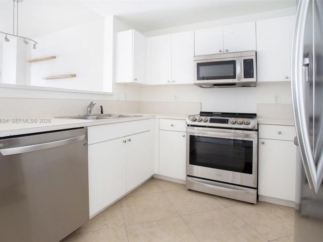 Apartment for rent  Unit #1408 - photo 7453570