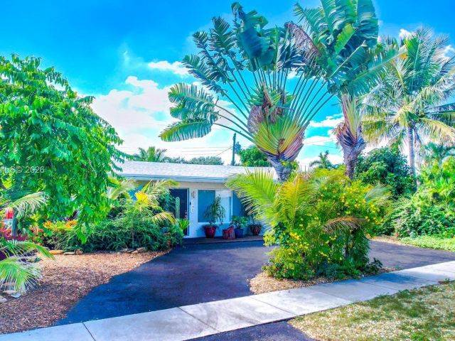 Home for rent at 1130 NE 23rd Pl 0 - photo 7478839