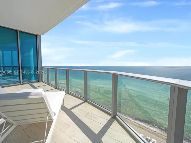 2-bedroom condo for sale in Sunny Isles Beach - 17475 Collins Ave 1201 - MondialRealty