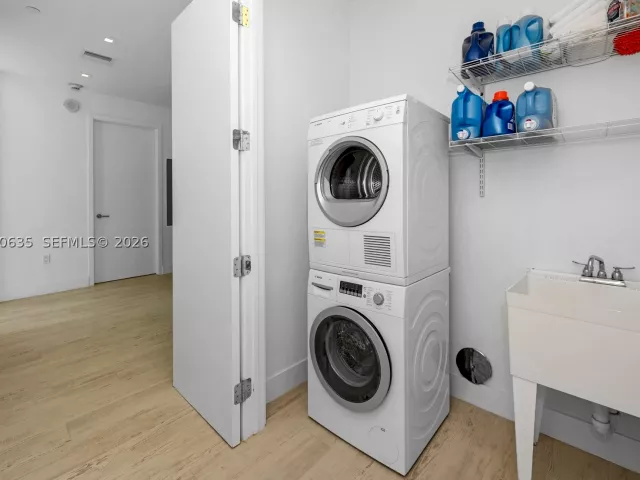 2-bedroom condo for sale in Sunny Isles Beach - 17475 Collins Ave 1201 - MondialRealty