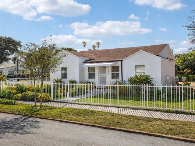 Home for sale at 6402 NW 8th Ave - photo 7464340