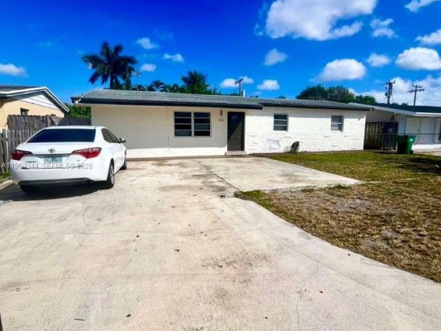 Home for rent at 4924 SW 44 AV - photo 7483709