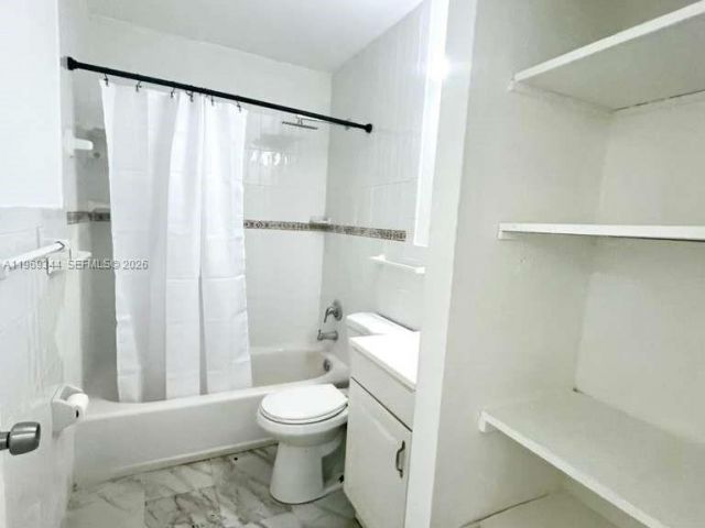 Home for rent at 4924 SW 44 AV - photo 7483715