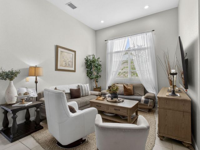 3-bedroom home for sale in West Palm Beach - 6637 Traveler Road - MondialRealty