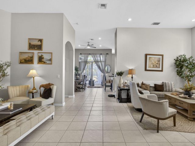 3-bedroom home for sale in West Palm Beach - 6637 Traveler Road - MondialRealty