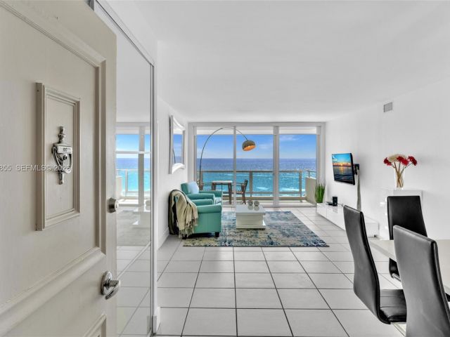 Apartment for rent  Unit #1017 - photo 7504604