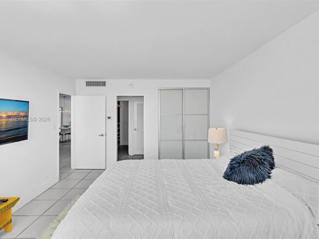 Apartment for rent  Unit #1017 - photo 7504610