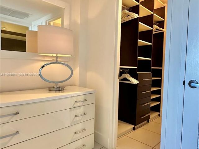 Apartment for rent  Unit #1017 - photo 7504612