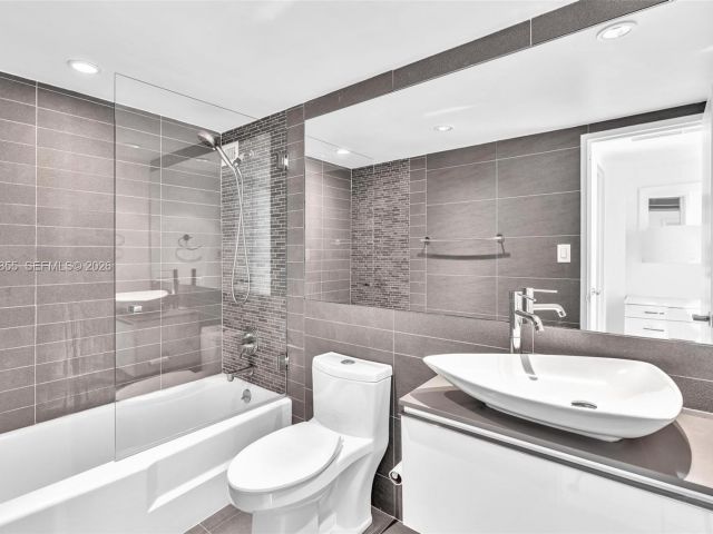 Apartment for rent  Unit #1017 - photo 7504614