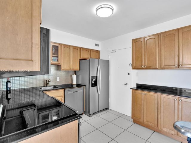 Apartment for rent  Unit #1017 - photo 7504616