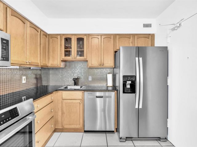 Apartment for rent  Unit #1017 - photo 7504618